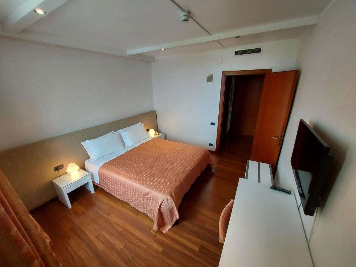 Hotel Posta 77 San Giorgio In Bosco Extérieur photo