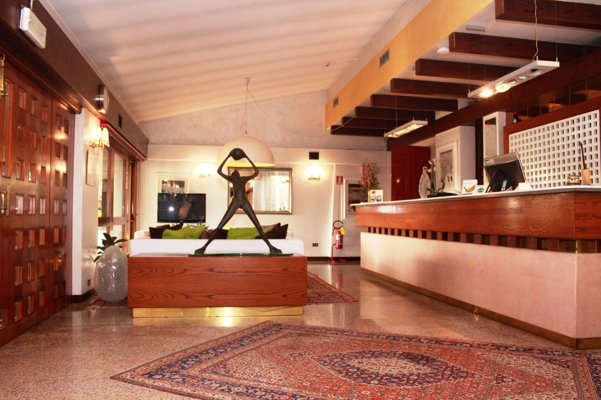 Hotel Posta 77 San Giorgio In Bosco Extérieur photo